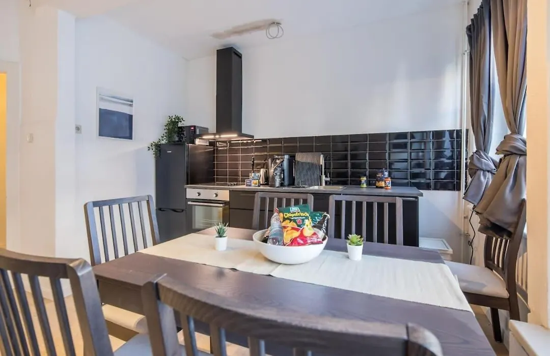 Cosy 2-Room Apartment In Urban Location-1